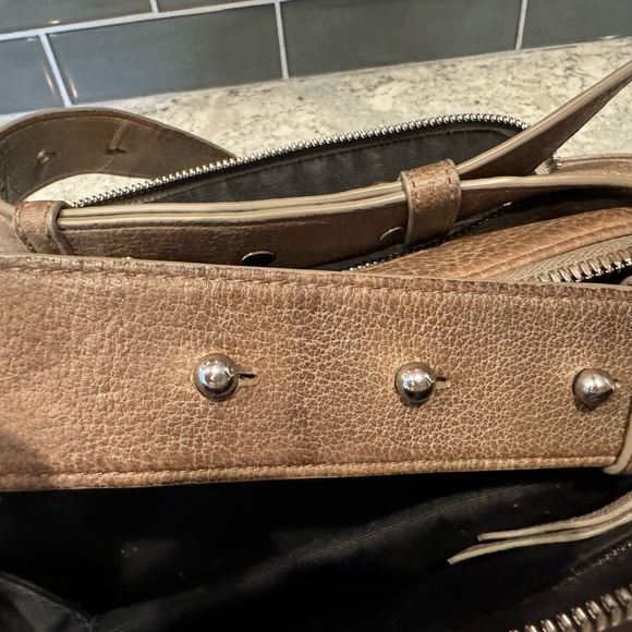 Allsaints Vincent crossbody bag in distressed thick taupe brown leather - Picture 5 of 6